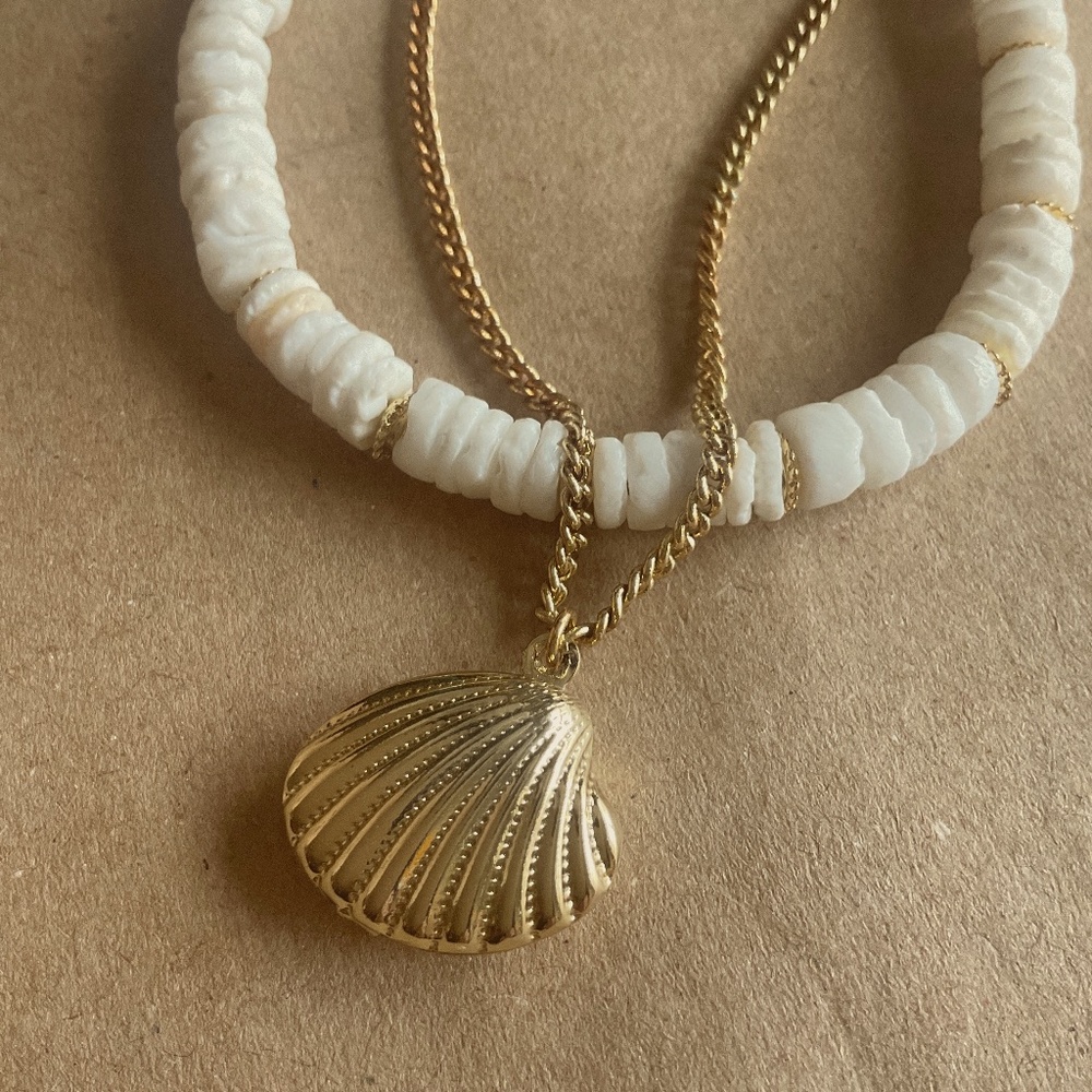 Atelier de Fleur Seashore Shell Charm Bracelet